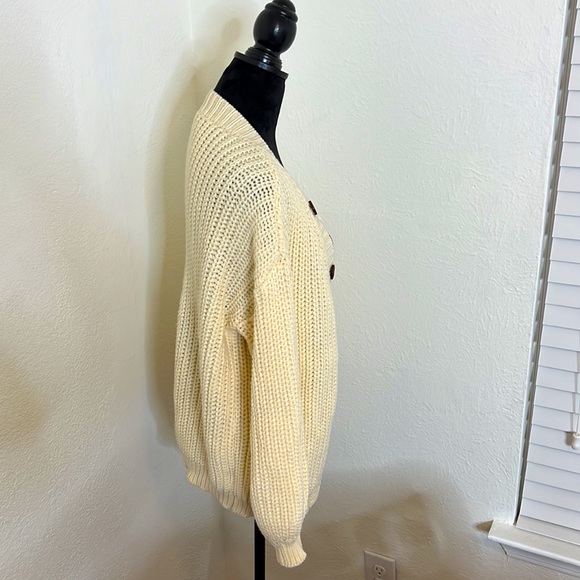 Oversized Cream Chunky Knit Sweater Size S/P - Picture 3 of 7
